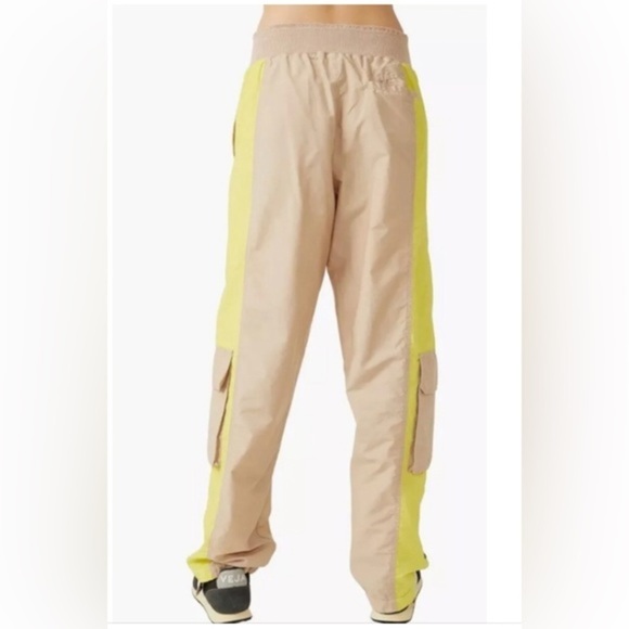 Free People fp movement Mesmerize Me tan & yellow Cargo Pants size small new - Picture 4 of 7